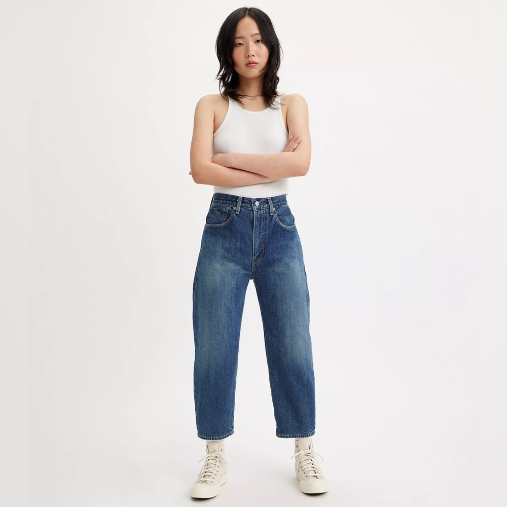 Levi's High-Rise Cropped Ankle Jeans in Medium Blue